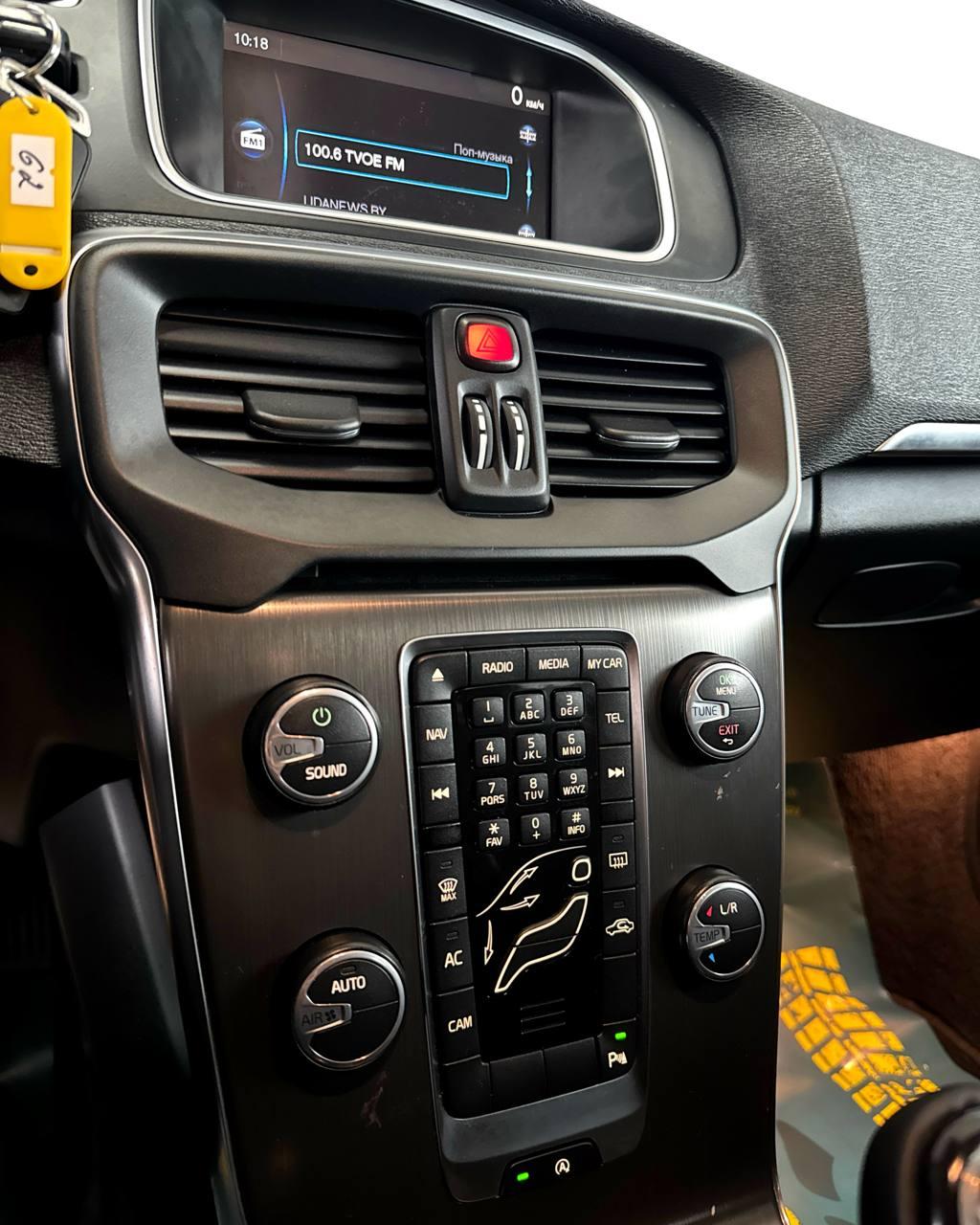 Volvo V40 II , 2013 г., механика, дизель - фото 12