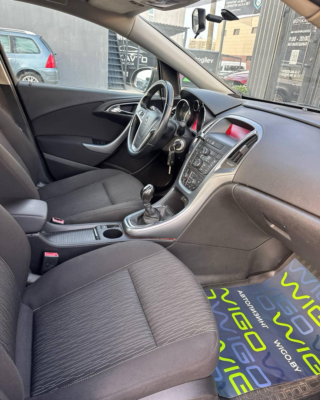 Opel Astra J · Рестайлинг , 2013 г., механика, бензин - фото 10