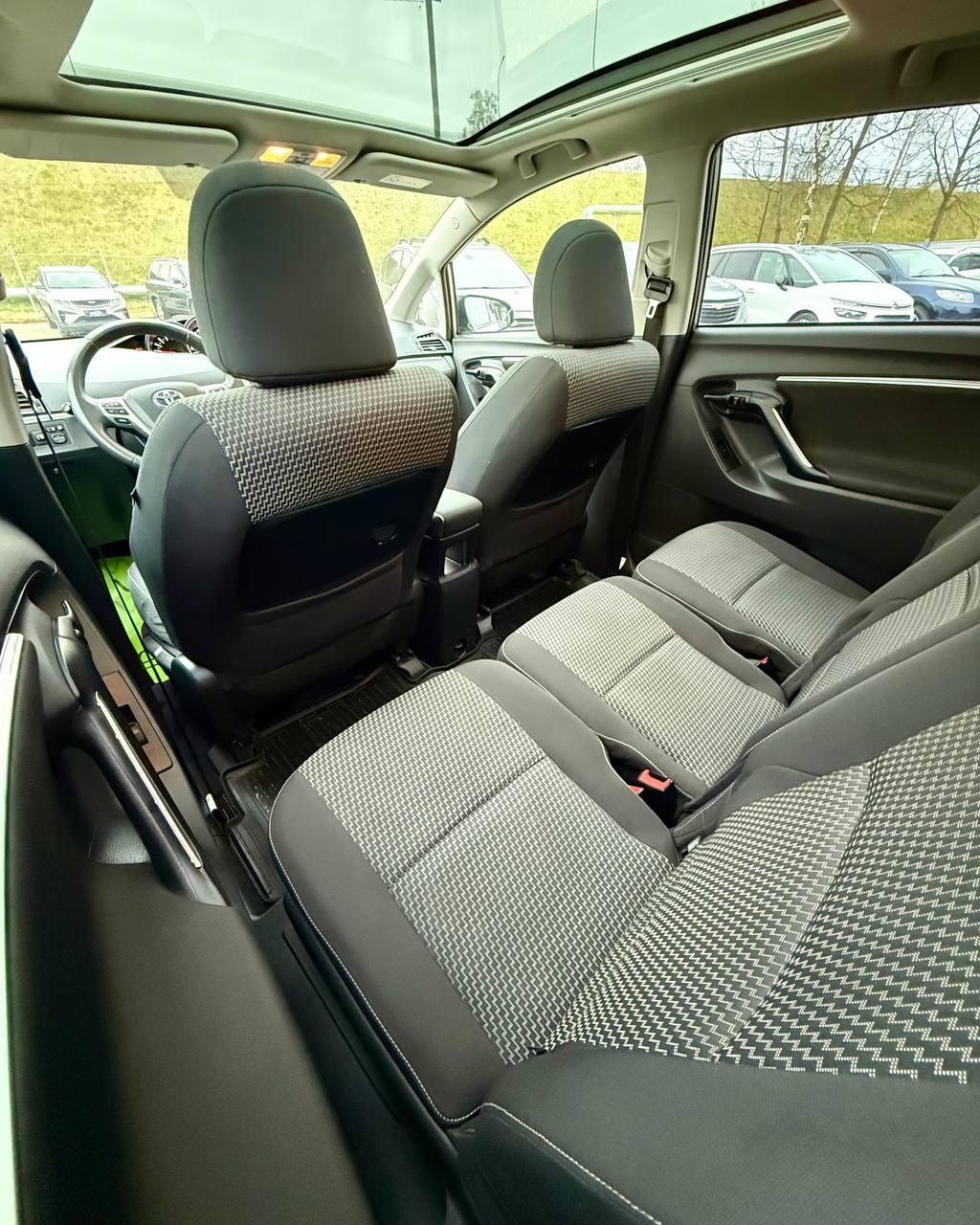 Toyota Verso I · Рестайлинг , 2014 г., механика, дизель - фото 11