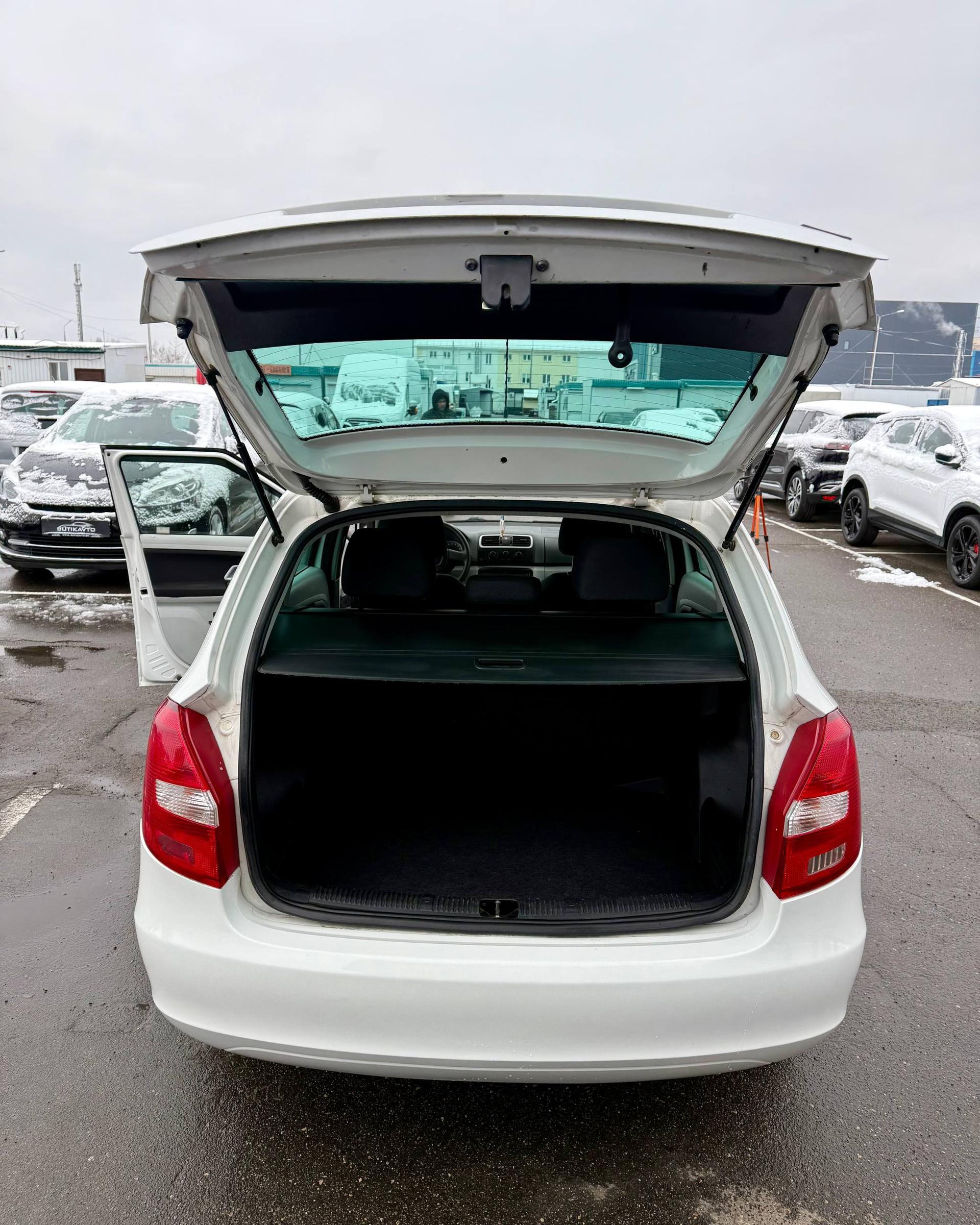 Skoda Fabia 5J · Рестайлинг , 2010 г., механика, бензин - фото 14
