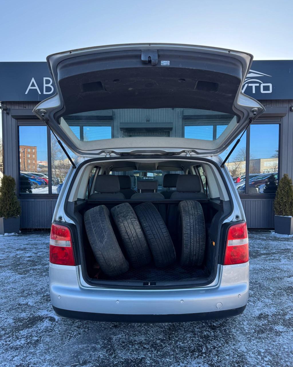 Volkswagen Touran I , 2003 г., механика, дизель - фото 13