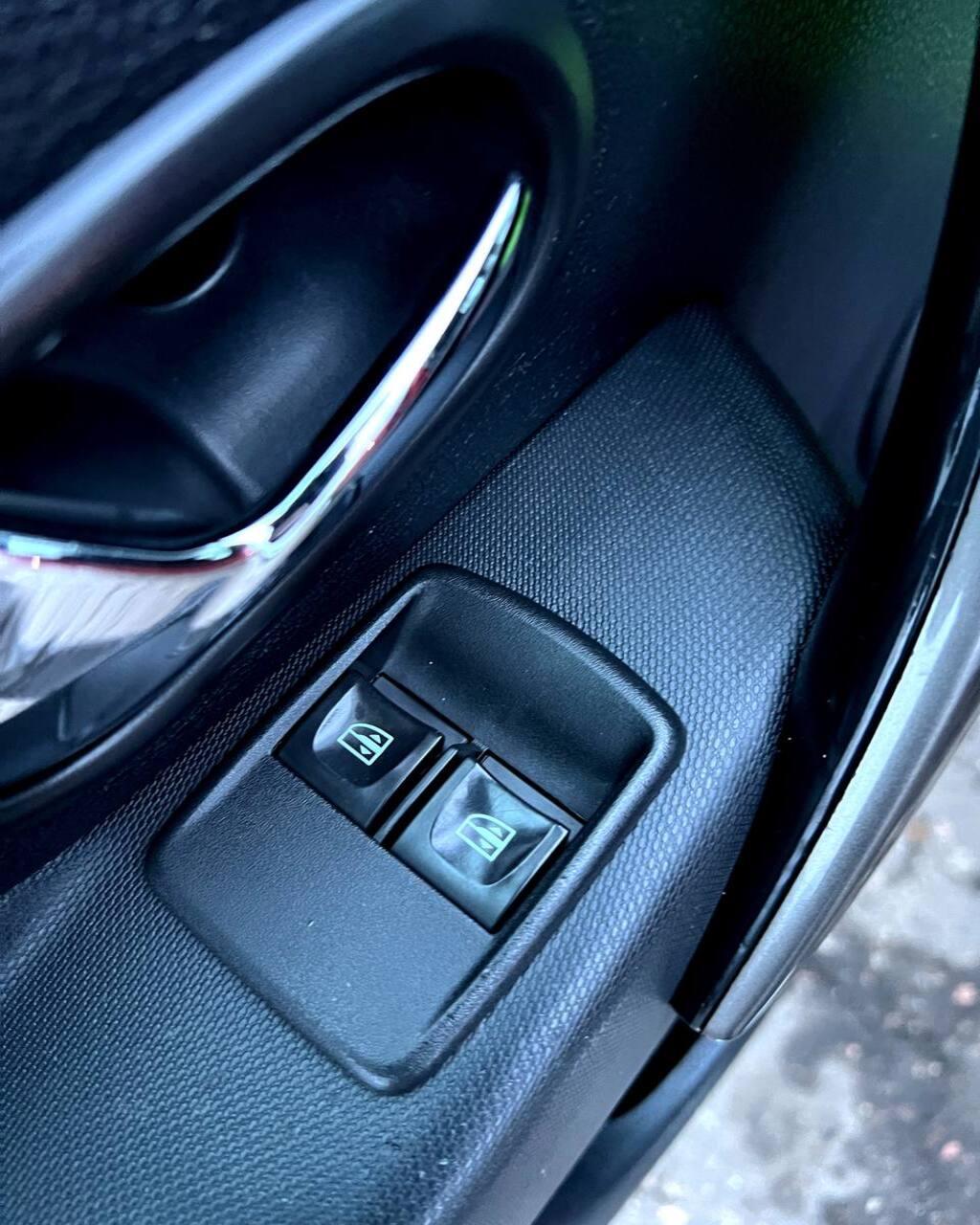 Renault Sandero Stepway II , 2017 г., механика, бензин - фото 17