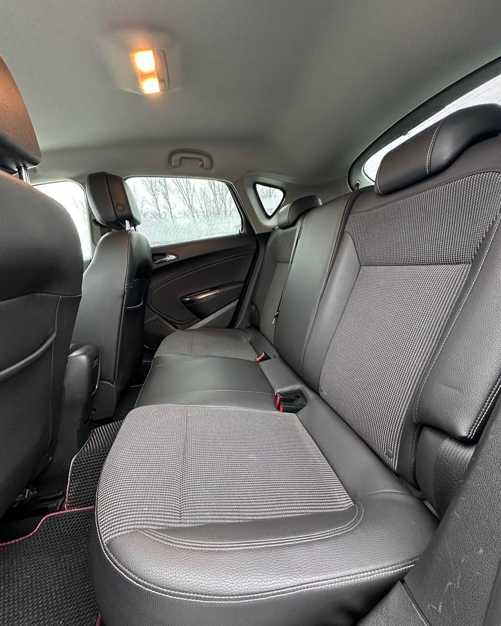 Opel Astra J , 2011 г., механика, бензин - фото 8