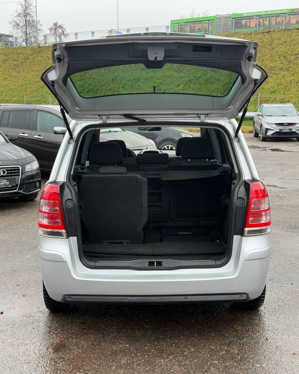 Opel Zafira B · Рестайлинг , 2011 г., механика, дизель - фото 19