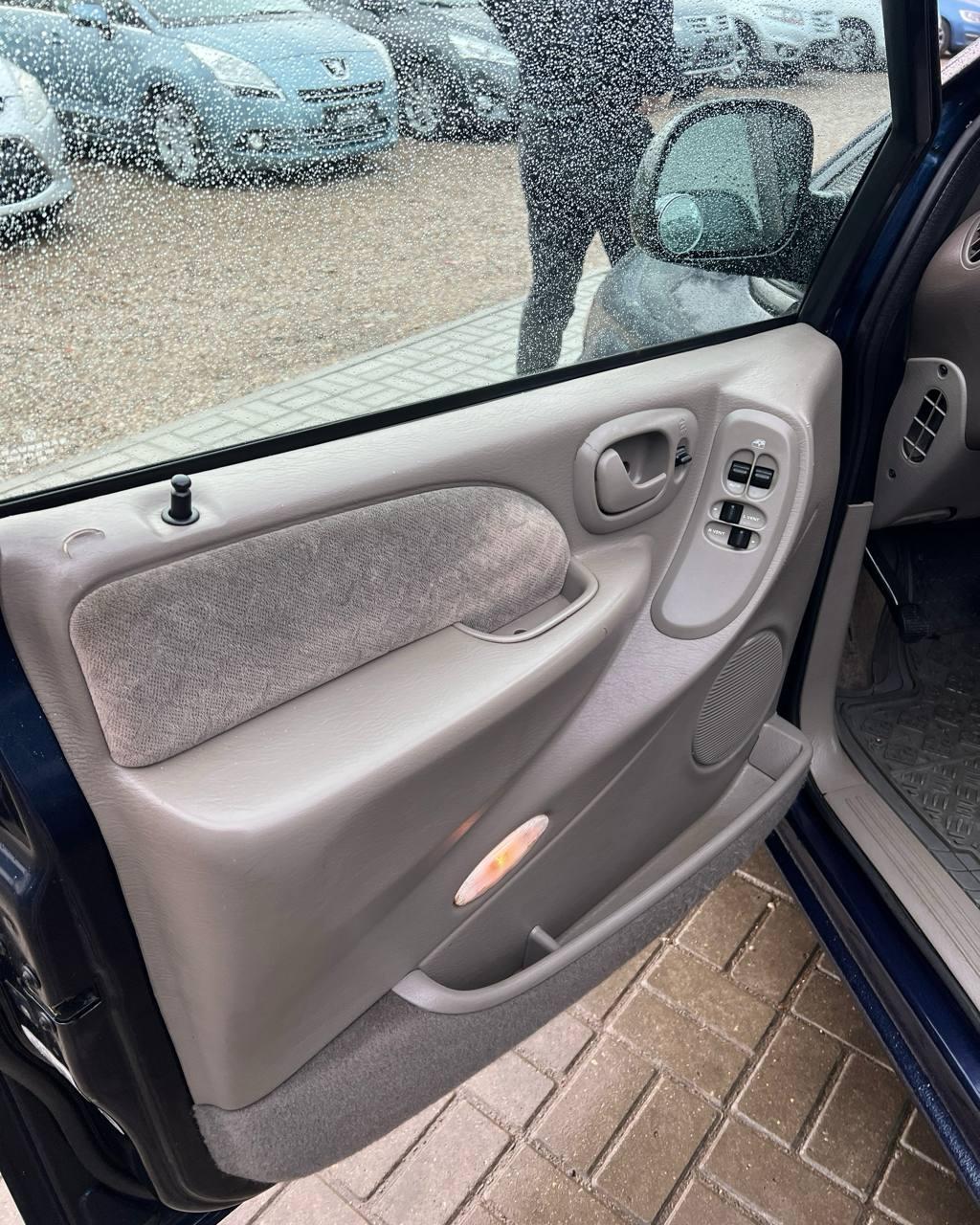 Chrysler Voyager IV , 2001 г., автомат, бензин - фото 9