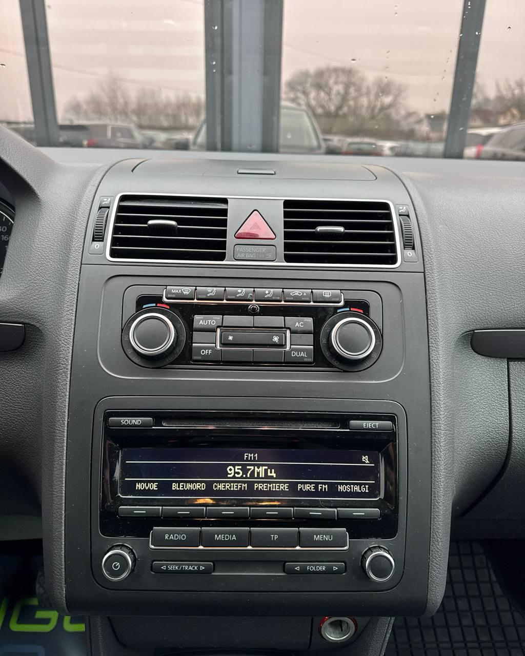 Volkswagen Touran I · 2-й рестайлинг , 2012 г., механика, дизель - фото 15