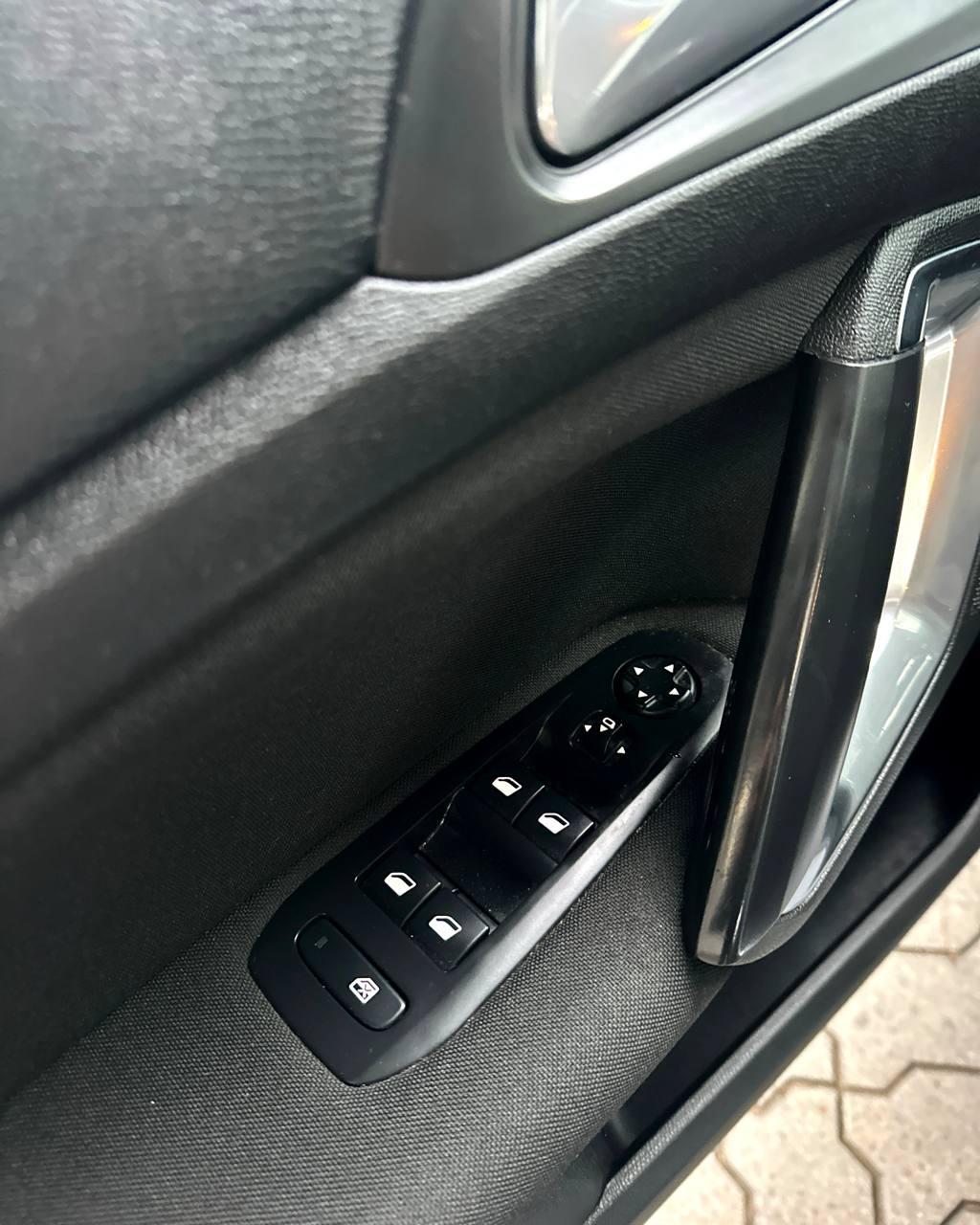 Peugeot 308 T9 · Рестайлинг , 2021 г., механика, дизель - фото 10