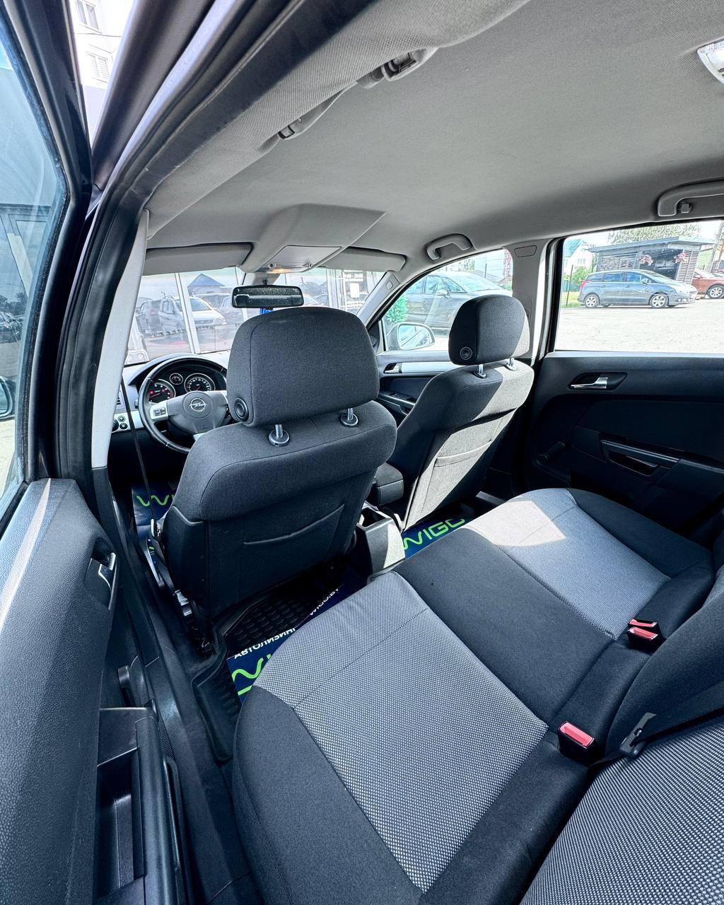 Opel Astra H · Рестайлинг , 2010 г., механика, бензин - фото 11