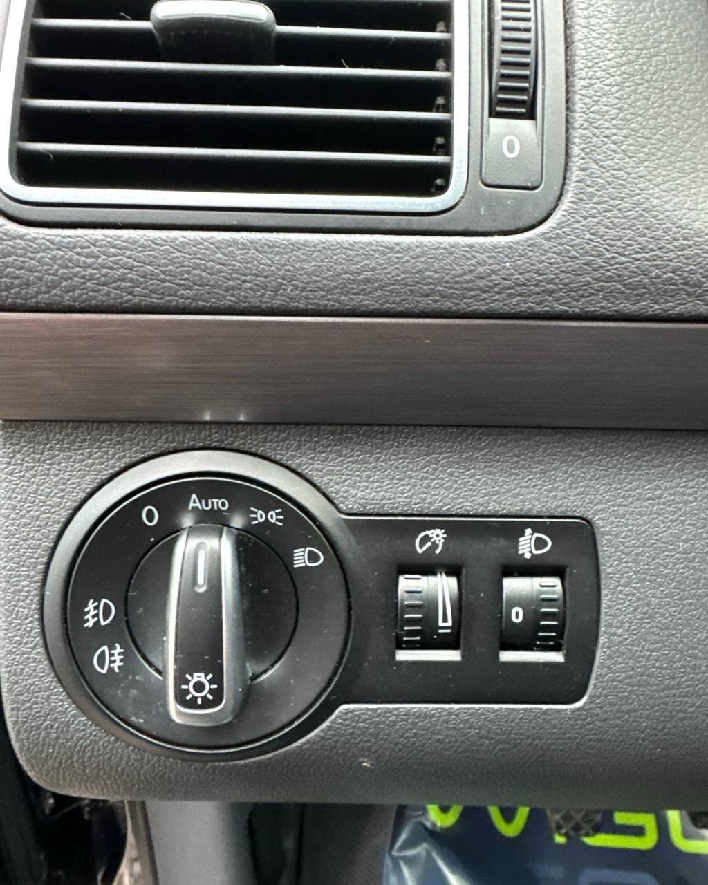 Volkswagen Touran I · 2-й рестайлинг , 2012 г., механика, дизель - фото 21