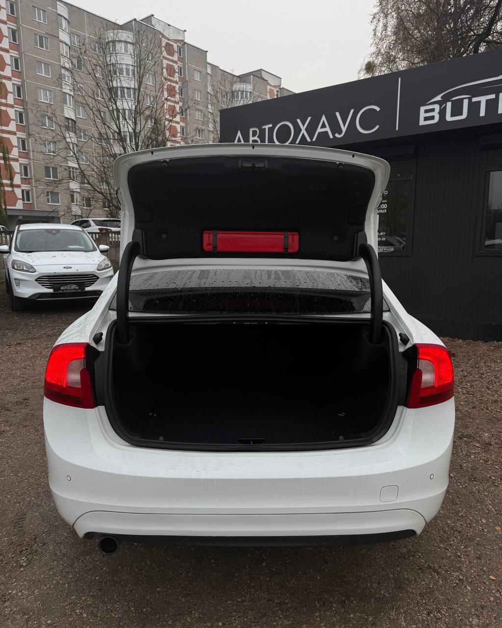 Volvo S60 II · Рестайлинг , 2014 г., механика, дизель - фото 12