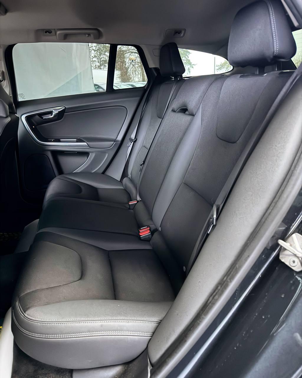 Volvo V60 I · Рестайлинг , 2014 г., механика, дизель - фото 13