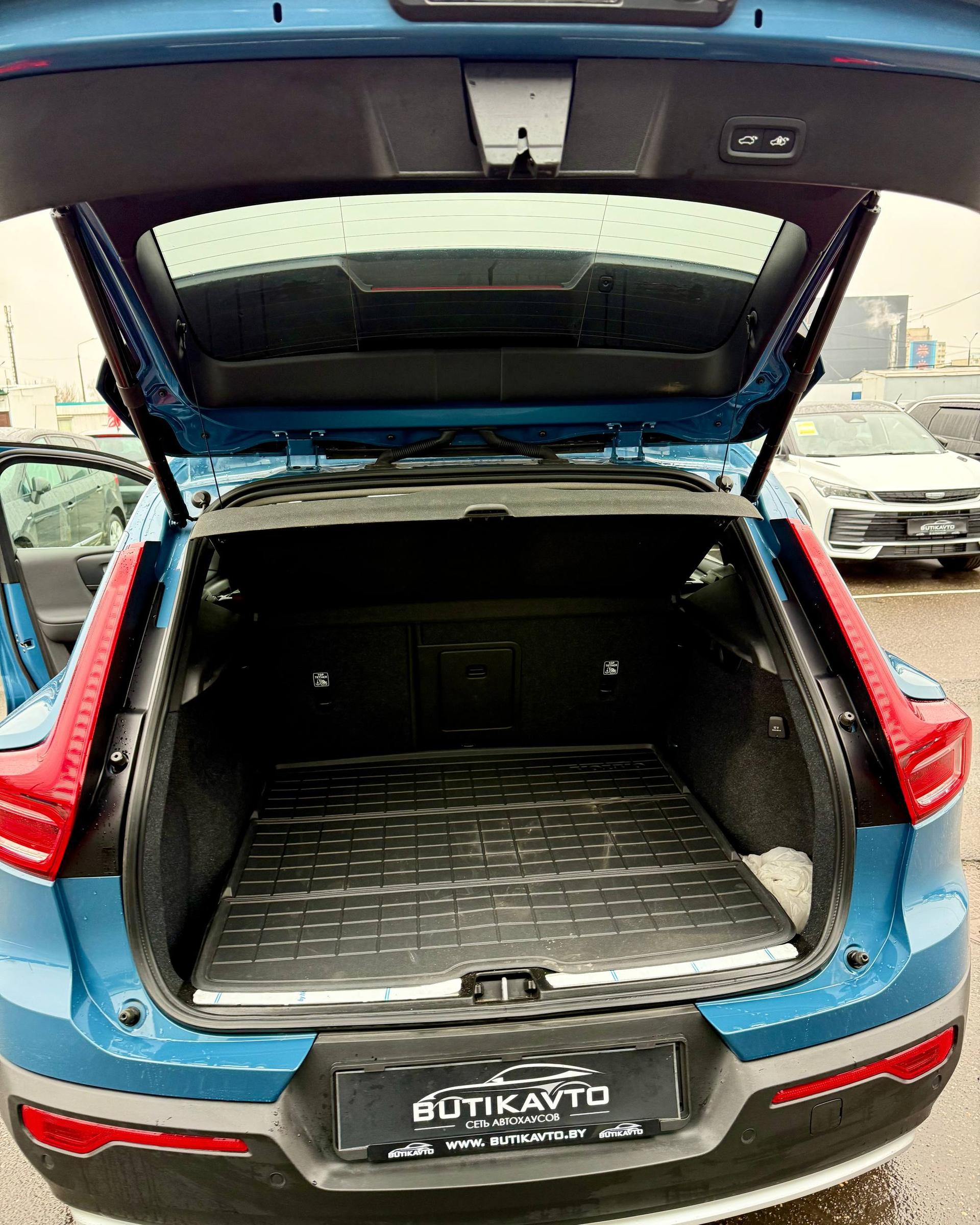 Volvo XC40 I · Рестайлинг , 2023 г., автомат, бензин - фото 14