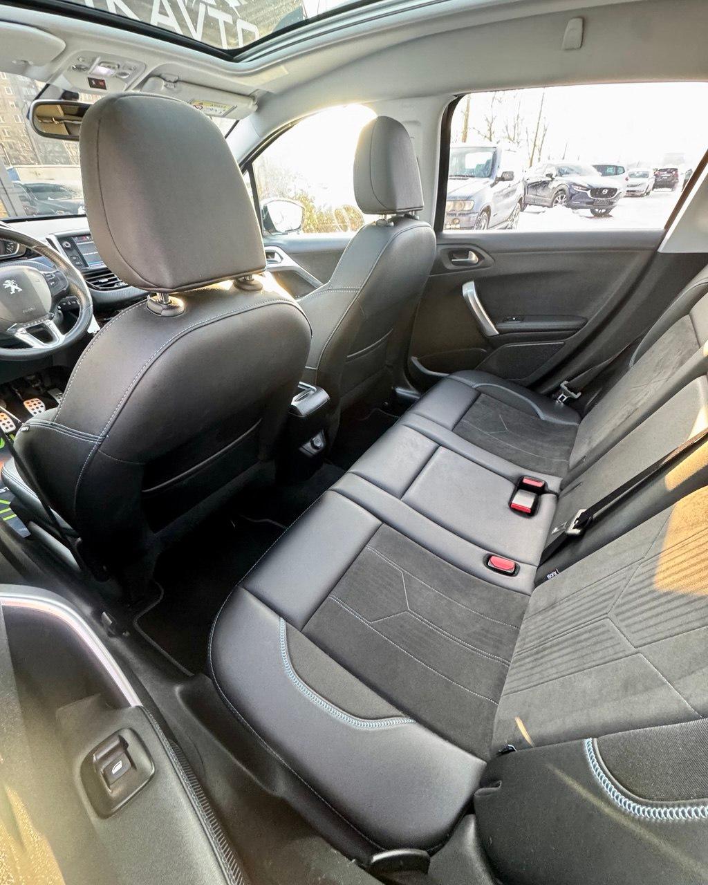 Peugeot 2008 I · Рестайлинг , 2017 г., механика, бензин - фото 11