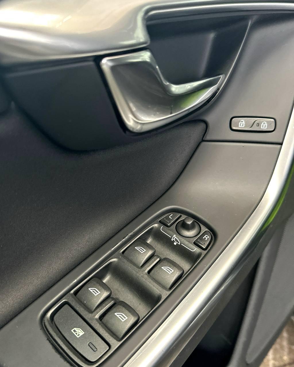 Volvo V60 I , 2011 г., механика, дизель - фото 9