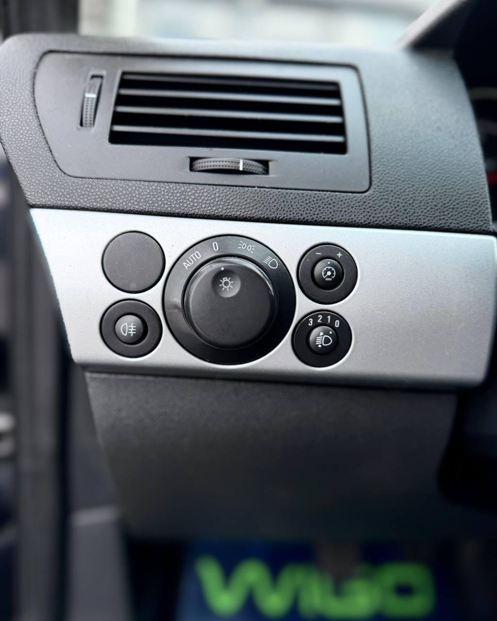 Opel Astra H · Рестайлинг , 2010 г., механика, бензин - фото 18