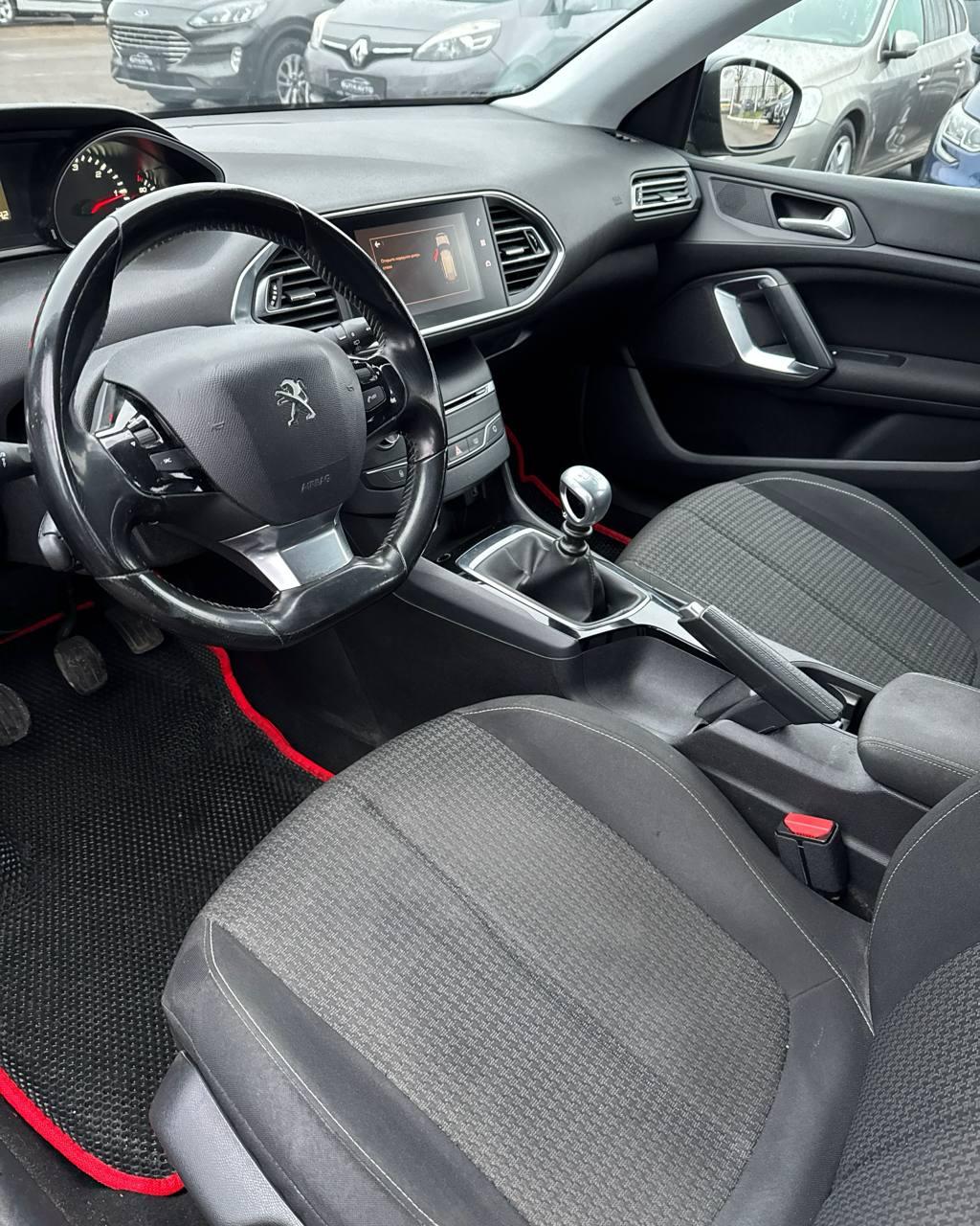 Peugeot 308 T9 · Рестайлинг , 2019 г., механика, дизель - фото 10