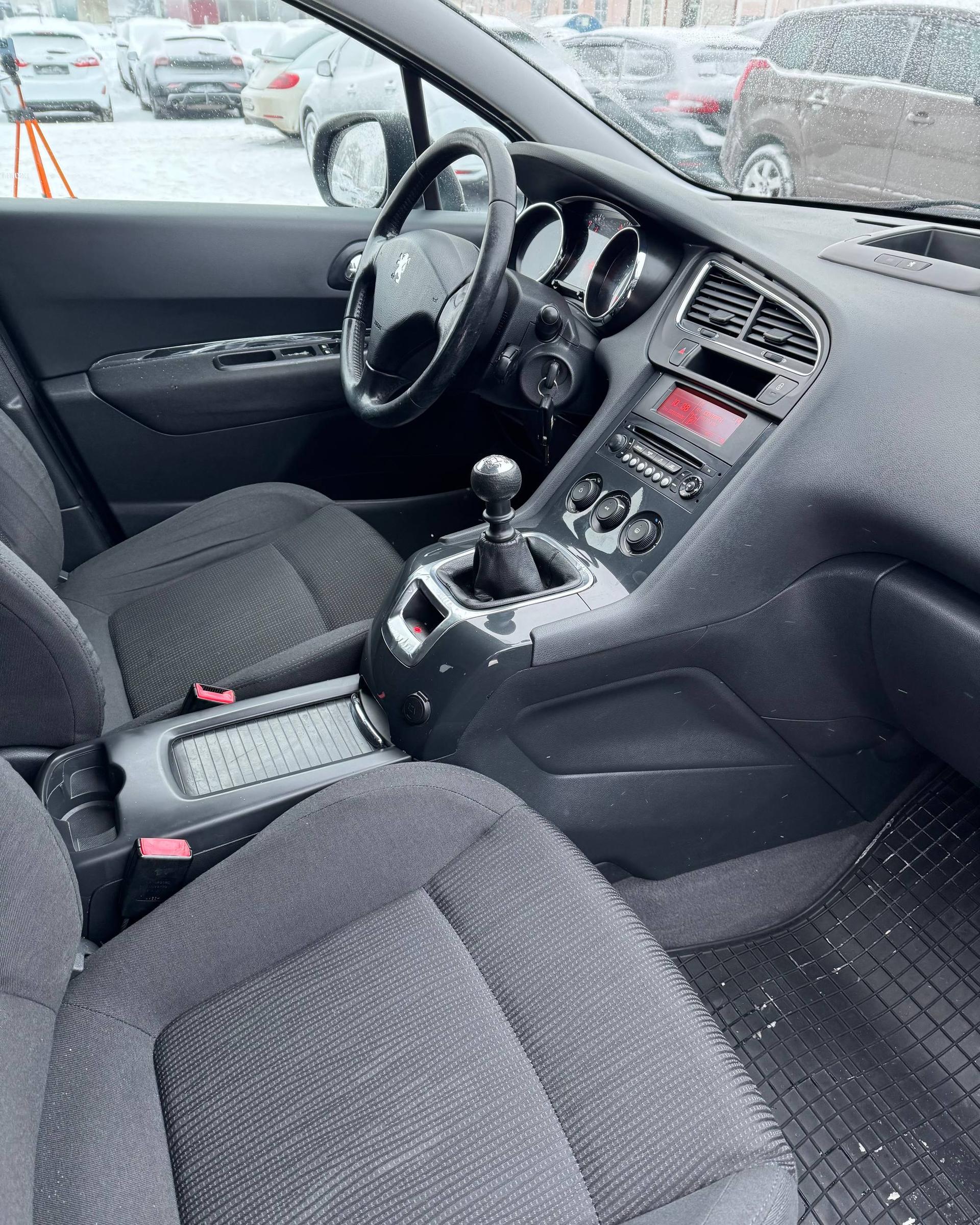 Peugeot 5008 I , 2012 г., механика, дизель - фото 14