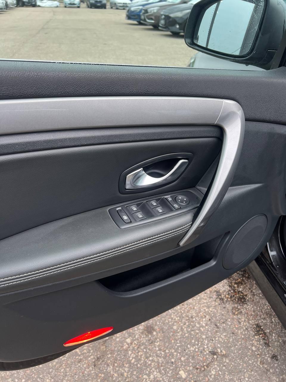 Renault Laguna III · Рестайлинг , 2012 г., механика, дизель - фото 9