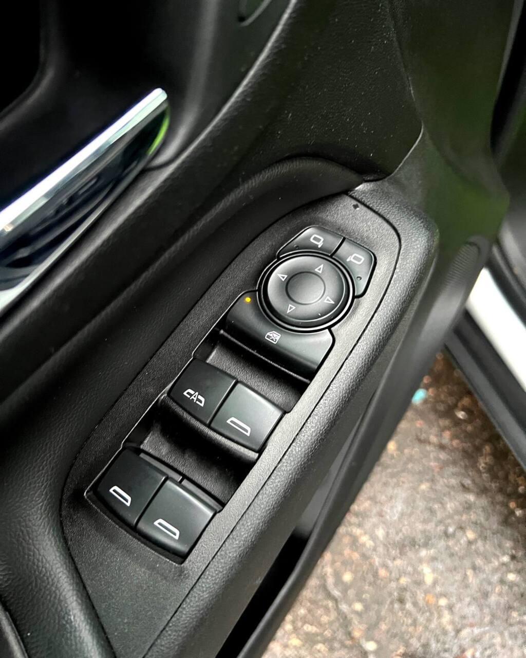 Chevrolet Equinox III · Рестайлинг , 2022 г., автомат, бензин - фото 19