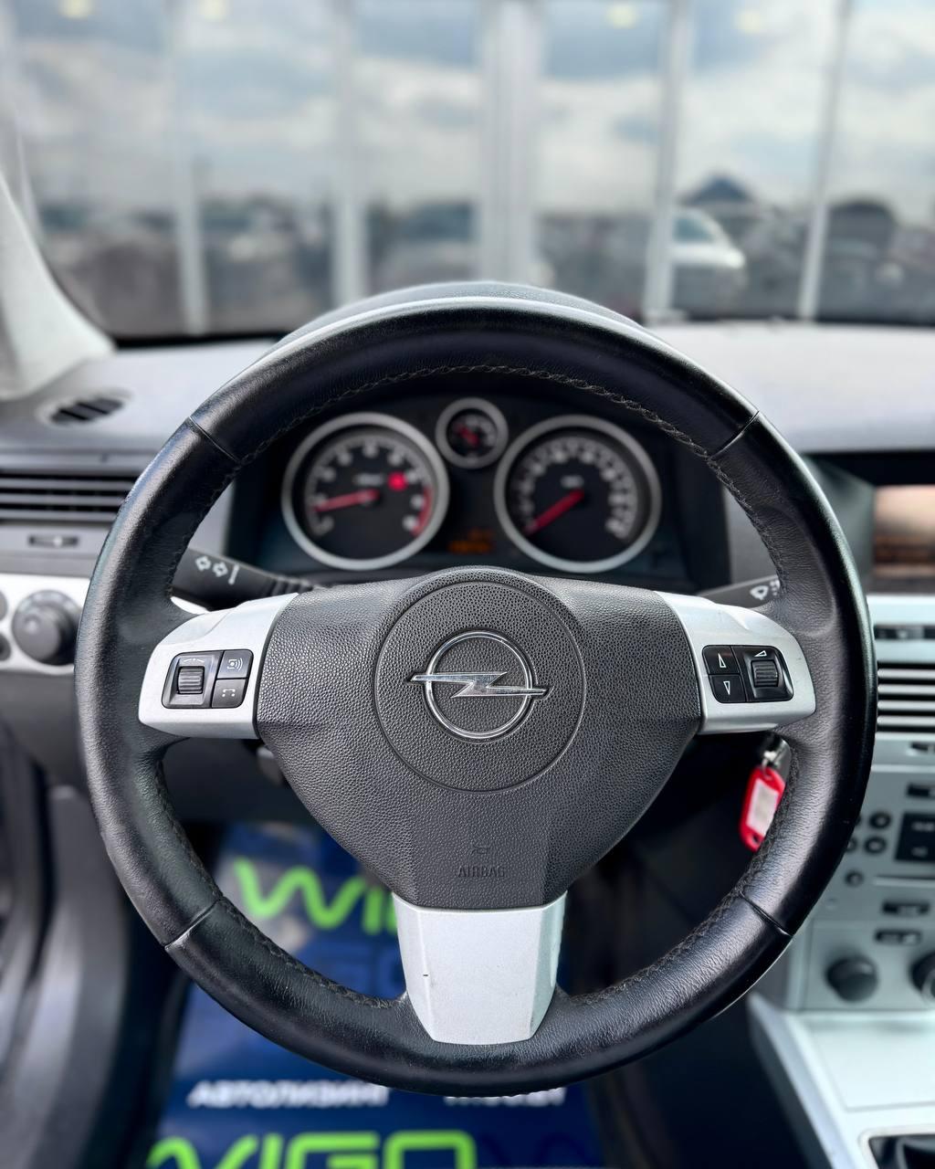 Opel Astra H · Рестайлинг , 2010 г., механика, бензин - фото 15