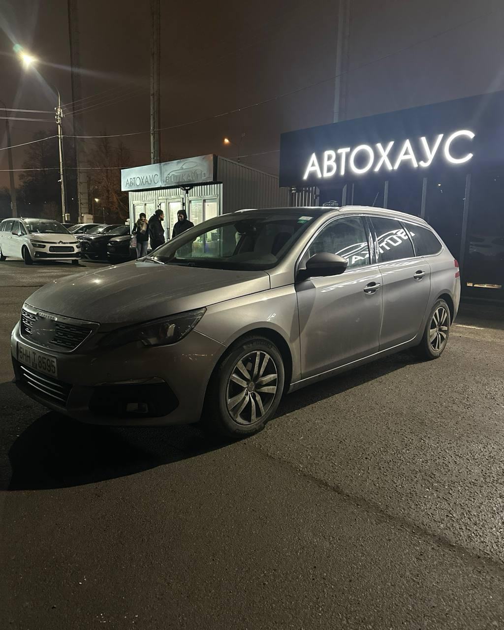 Peugeot 308 T9 · Рестайлинг , 2019 г., механика, бензин - фото 2