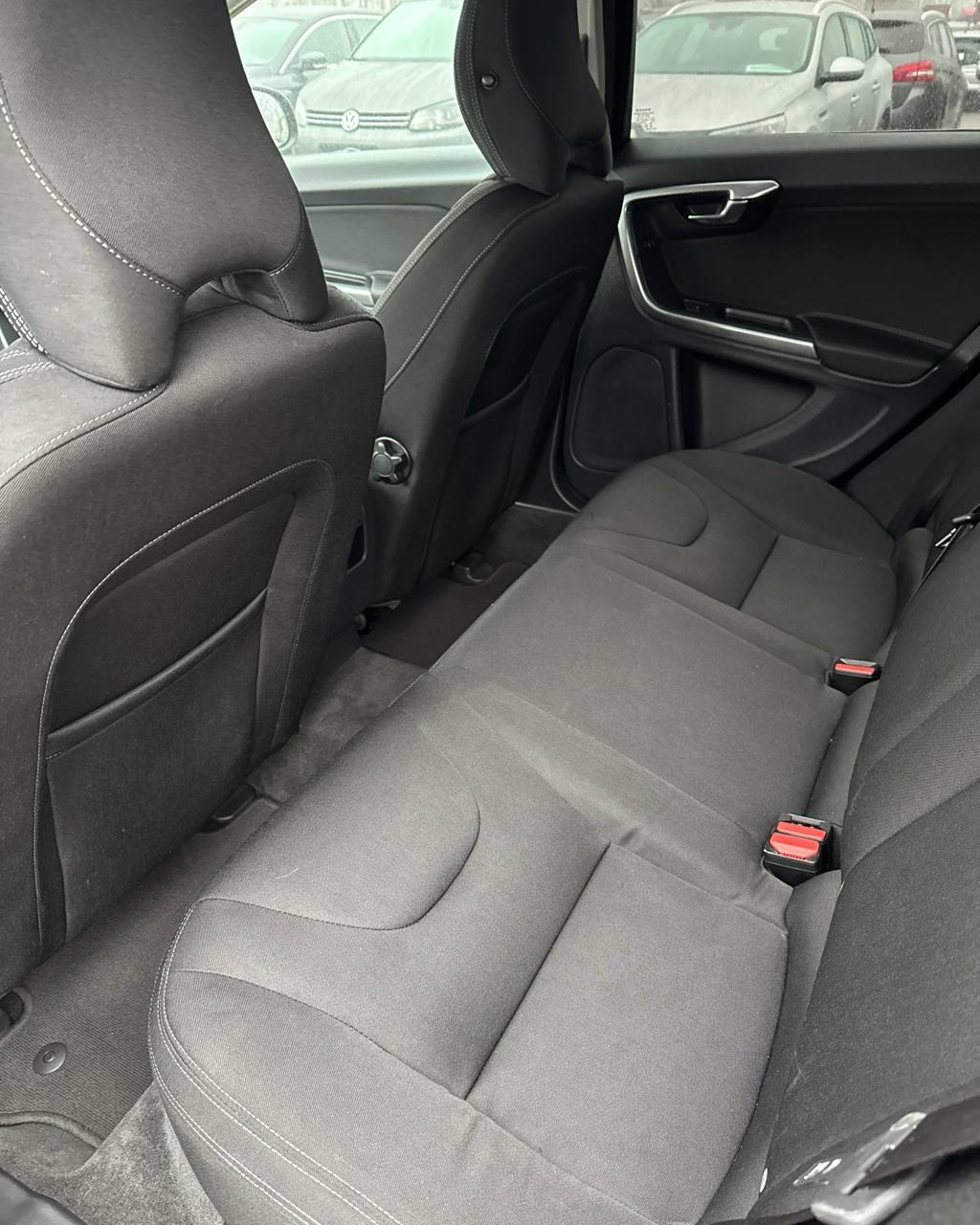 Volvo V60 I · Рестайлинг , 2013 г., механика, дизель - фото 11