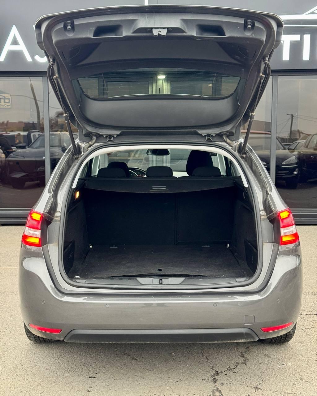 Peugeot 308 T9 · Рестайлинг , 2020 г., механика, дизель - фото 14