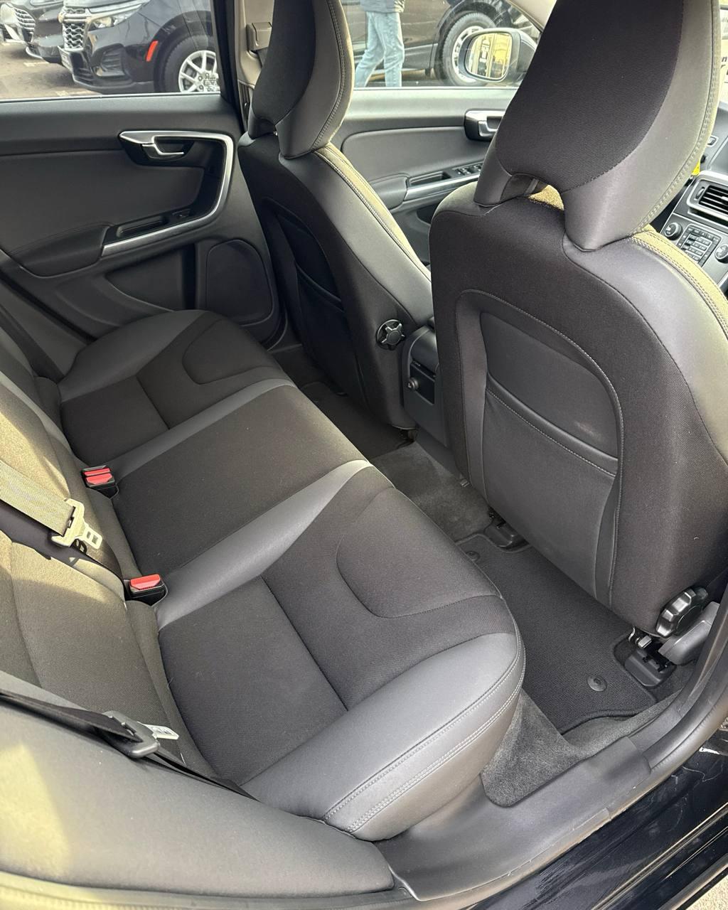 Volvo V60 I , 2011 г., механика, дизель - фото 13