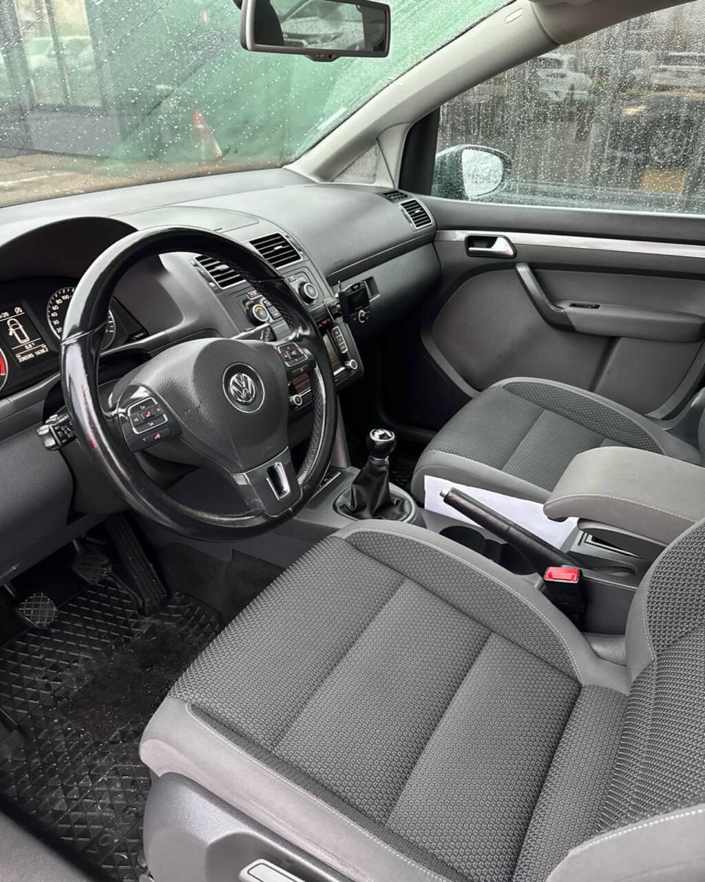 Volkswagen Touran I · 2-й рестайлинг , 2011 г., механика, дизель - фото 9