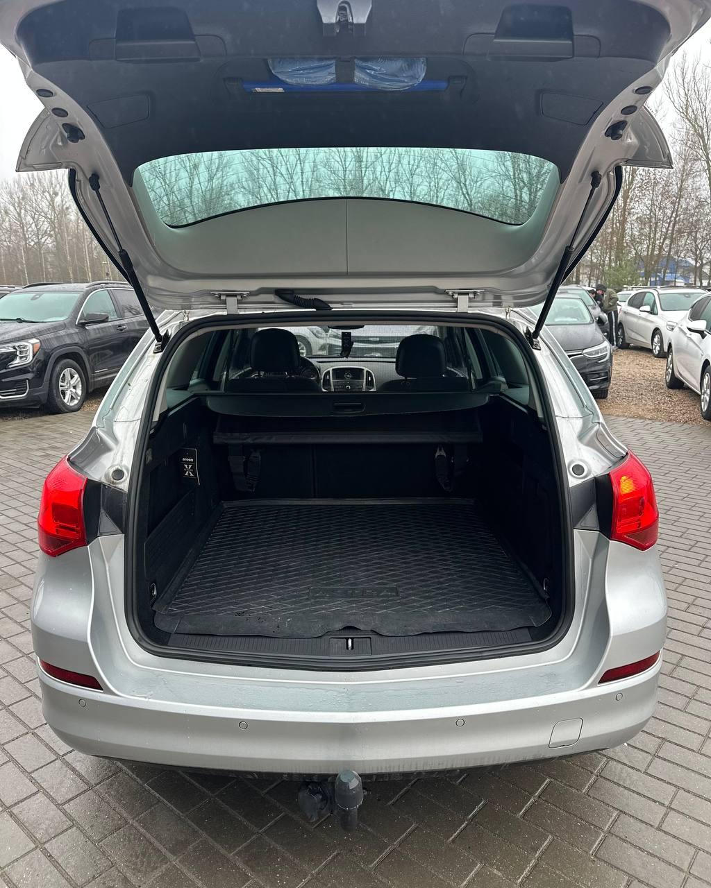 Opel Astra J · Рестайлинг , 2012 г., механика, дизель - фото 11