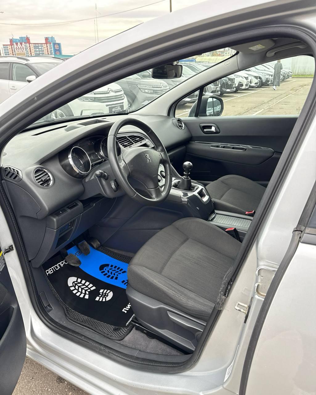 Peugeot 5008 I · Рестайлинг , 2014 г., механика, дизель - фото 10