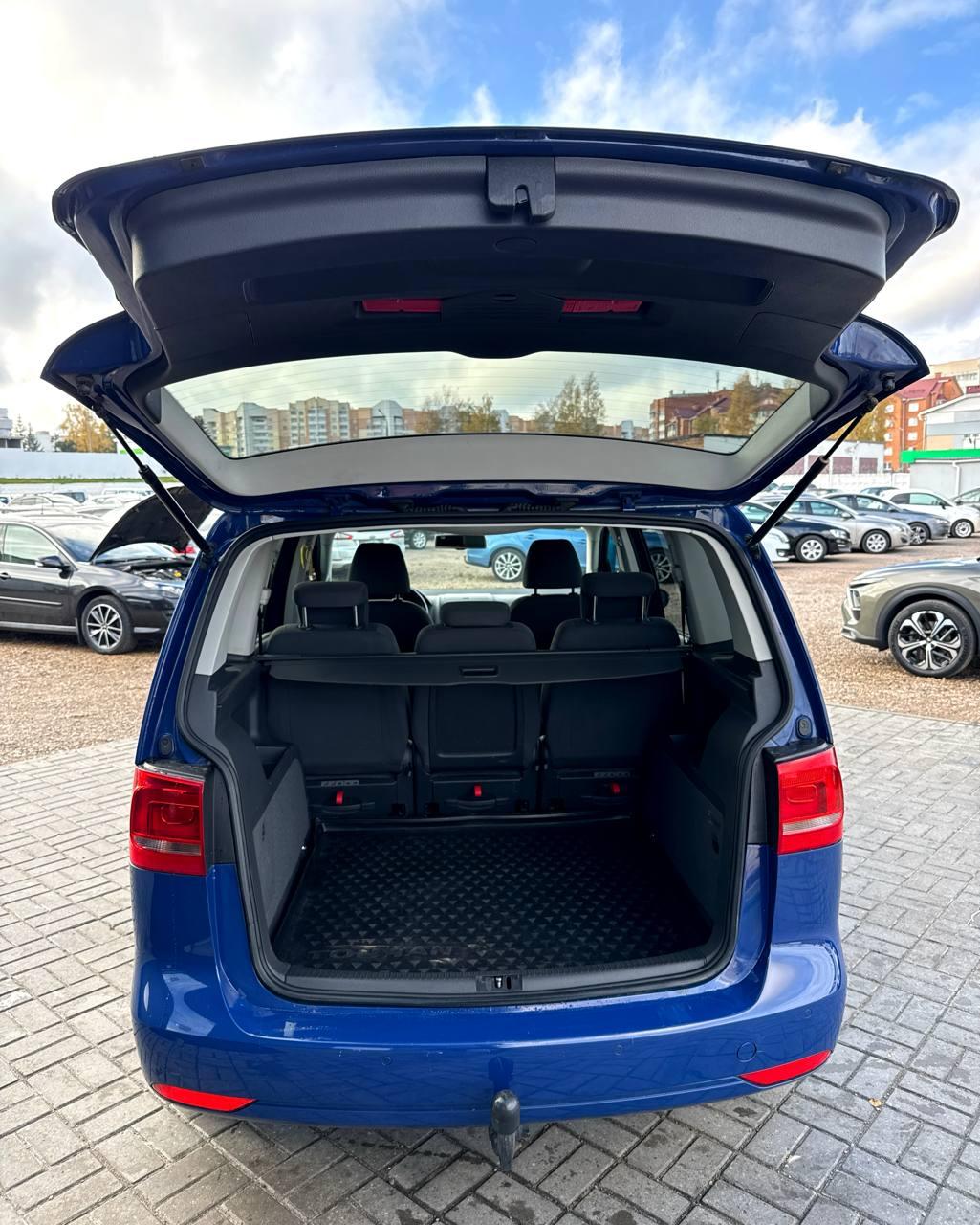 Volkswagen Touran I · 2-й рестайлинг , 2010 г., механика, дизель  - фото 15