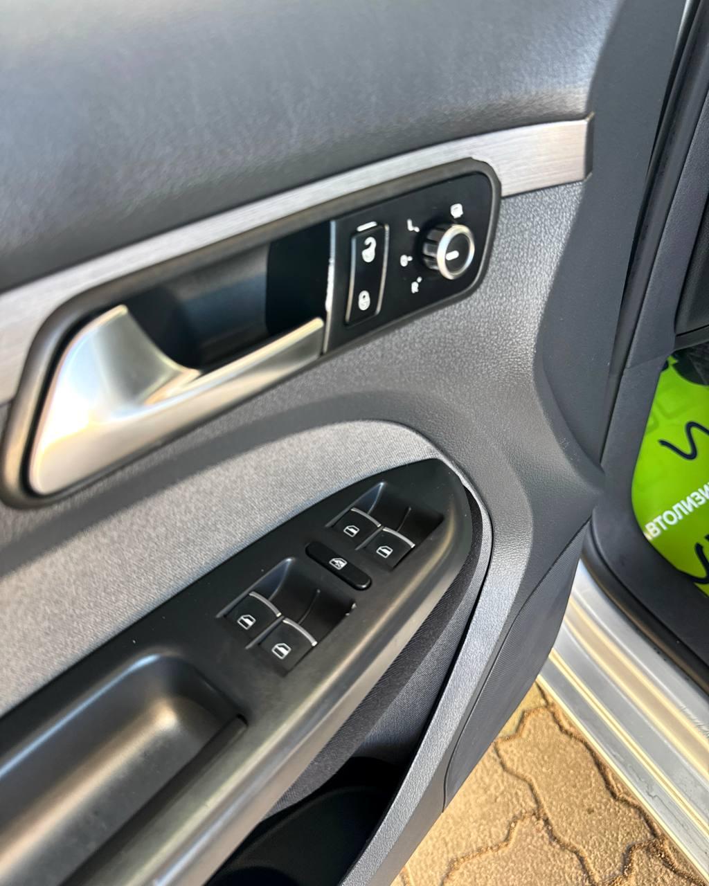 Volkswagen Touran I · 2-й рестайлинг , 2011 г., механика, дизель - фото 9