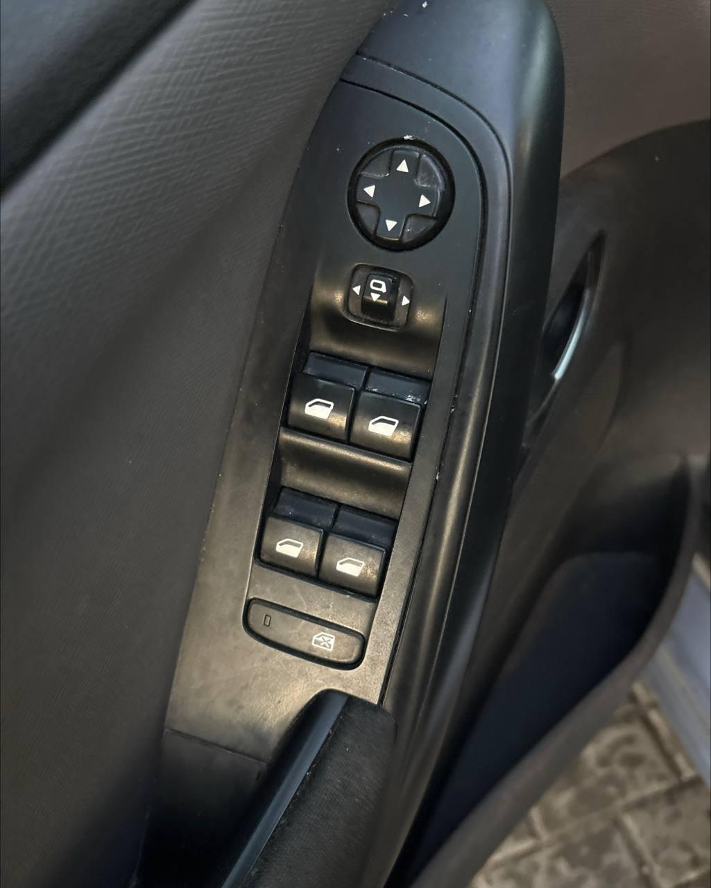 Citroen C4 Grand Picasso II · Рестайлинг , 2017 г., механика, дизель - фото 17