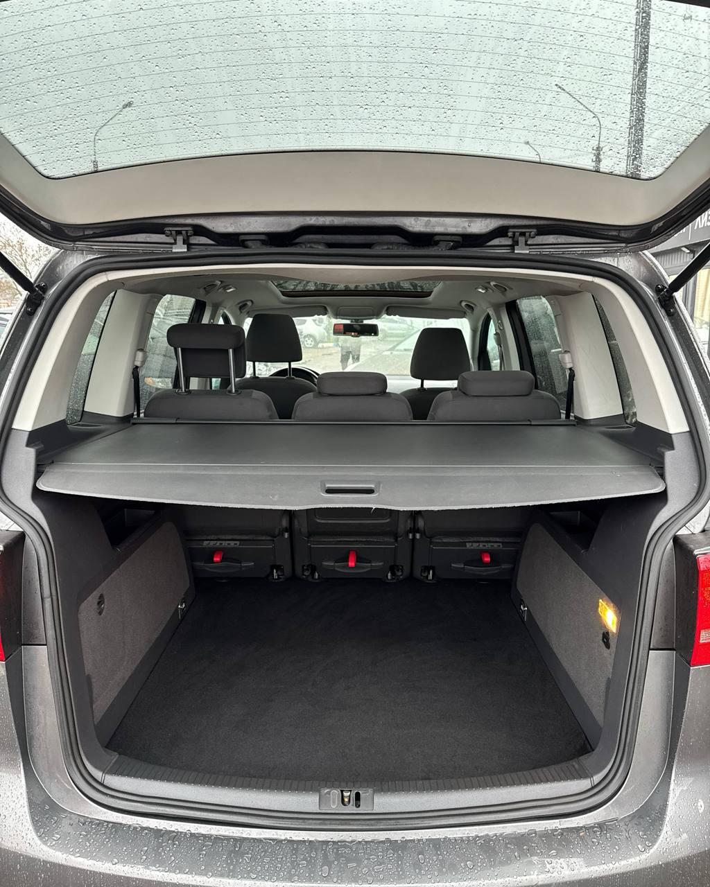 Volkswagen Touran I · 2-й рестайлинг , 2011 г., механика, дизель - фото 12