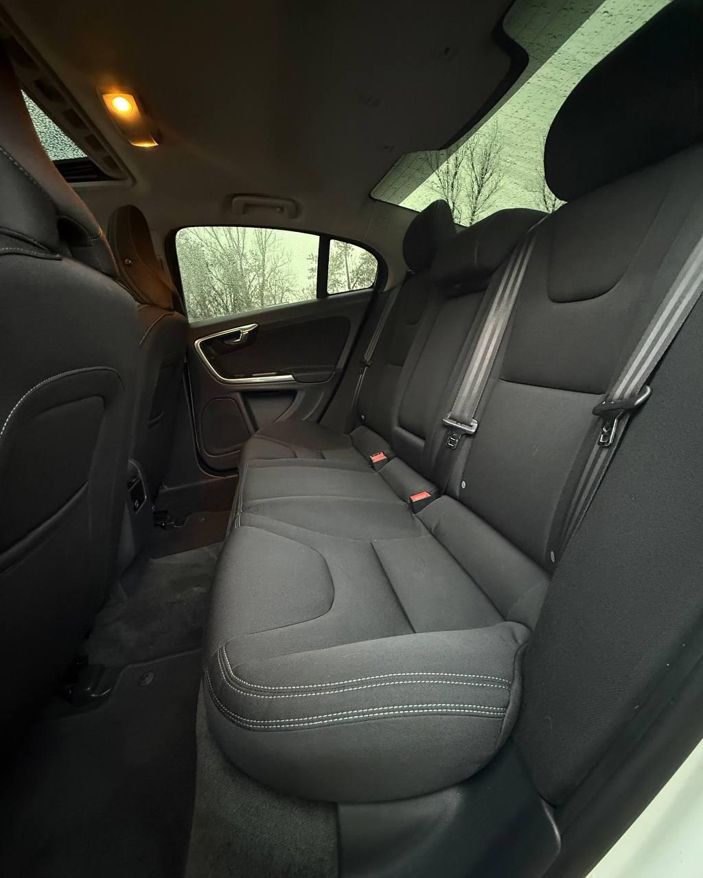 Volvo S60 II · Рестайлинг , 2014 г., механика, дизель - фото 8