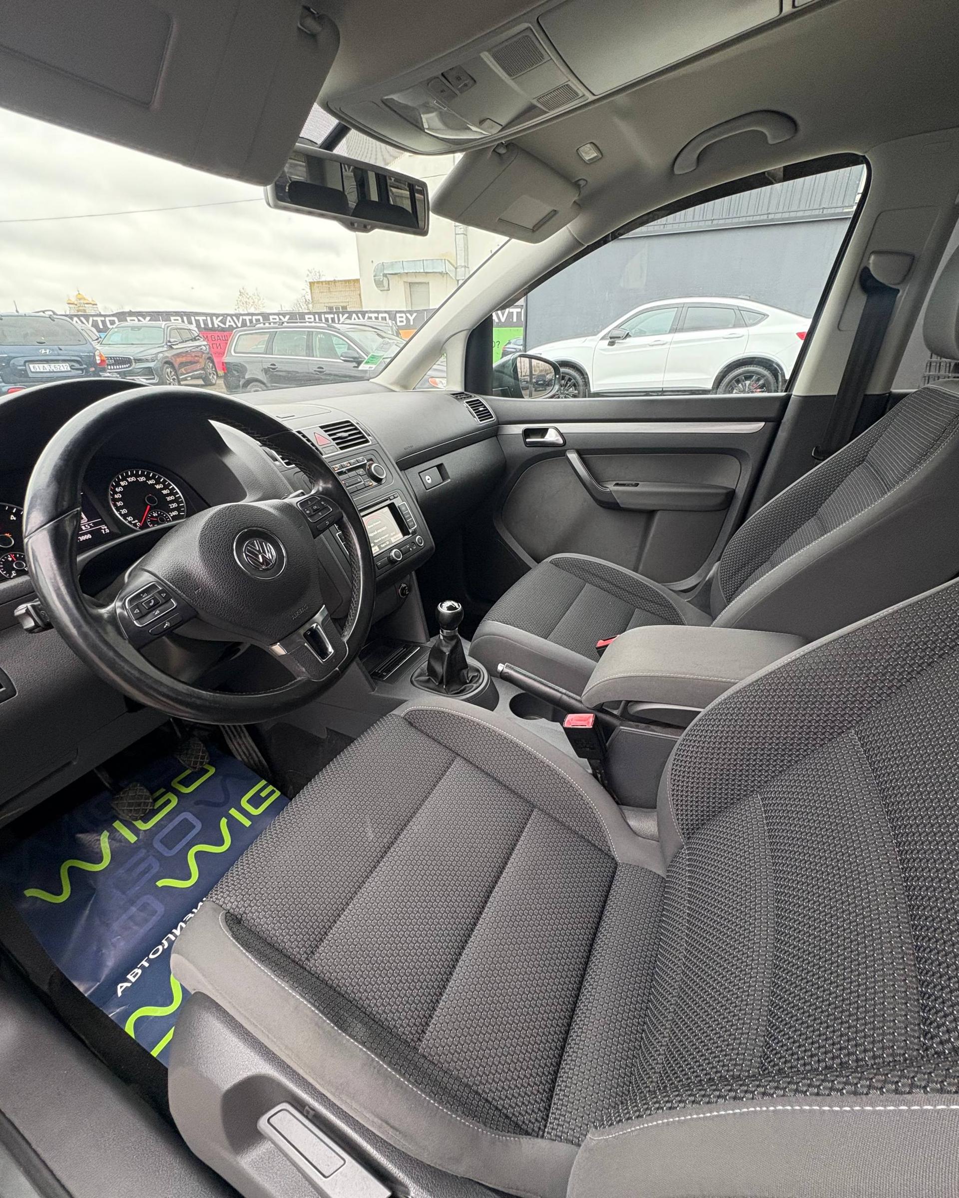 Volkswagen Touran I · 2-й рестайлинг , 2011 г., механика, дизель - фото 8