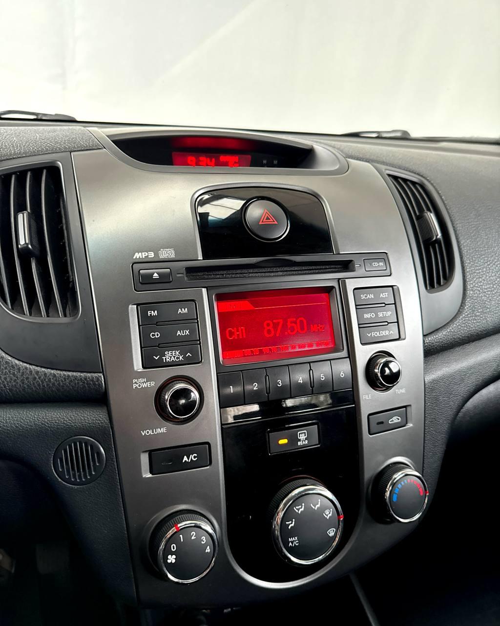 Kia Cerato II , 2010 г., механика, бензин - фото 12