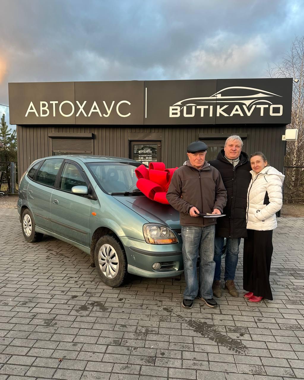 Nissan Almera Tino I , 2001 г., механика, бензин