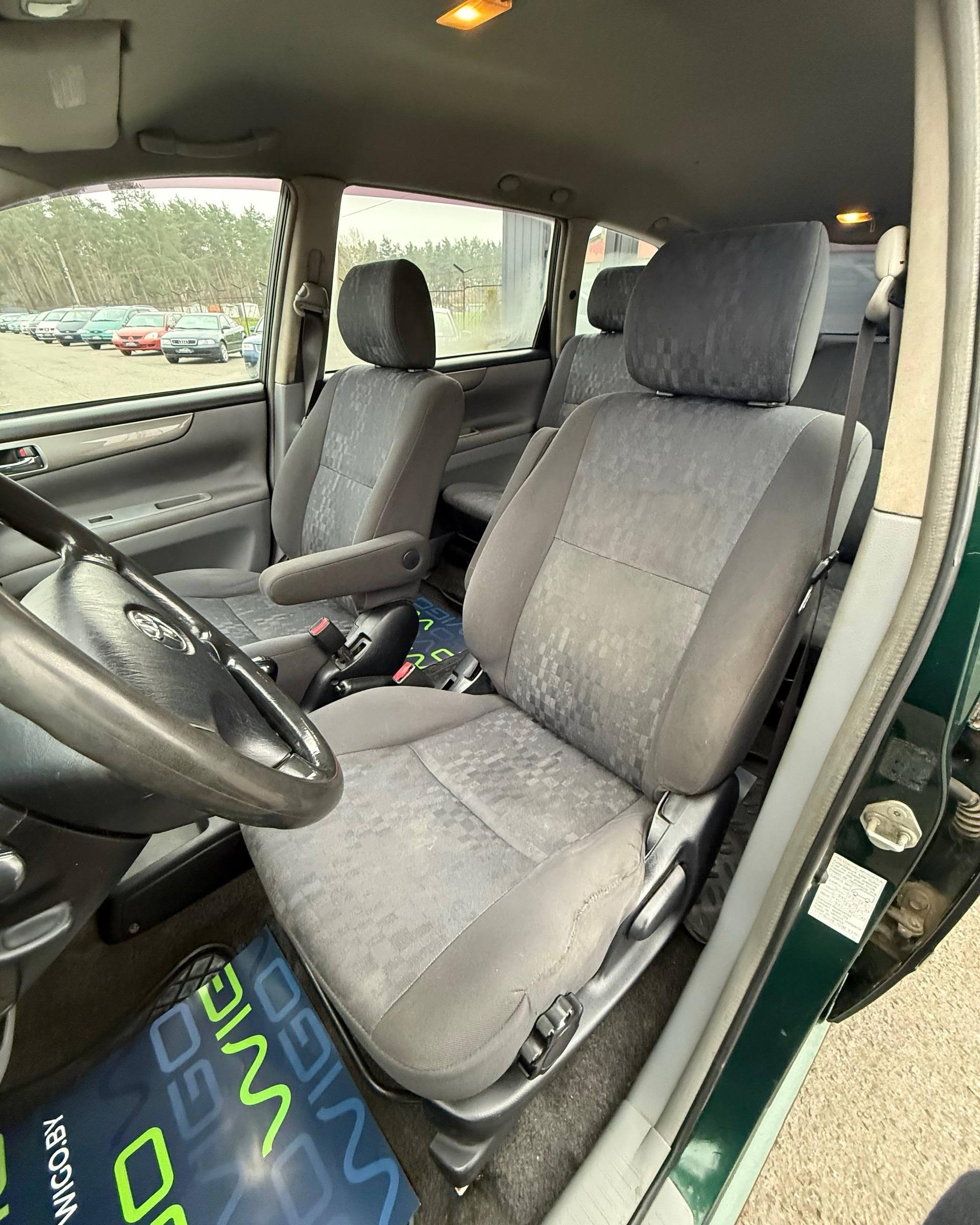 Toyota Avensis Verso I , 2001 г., механика, дизель - фото 9