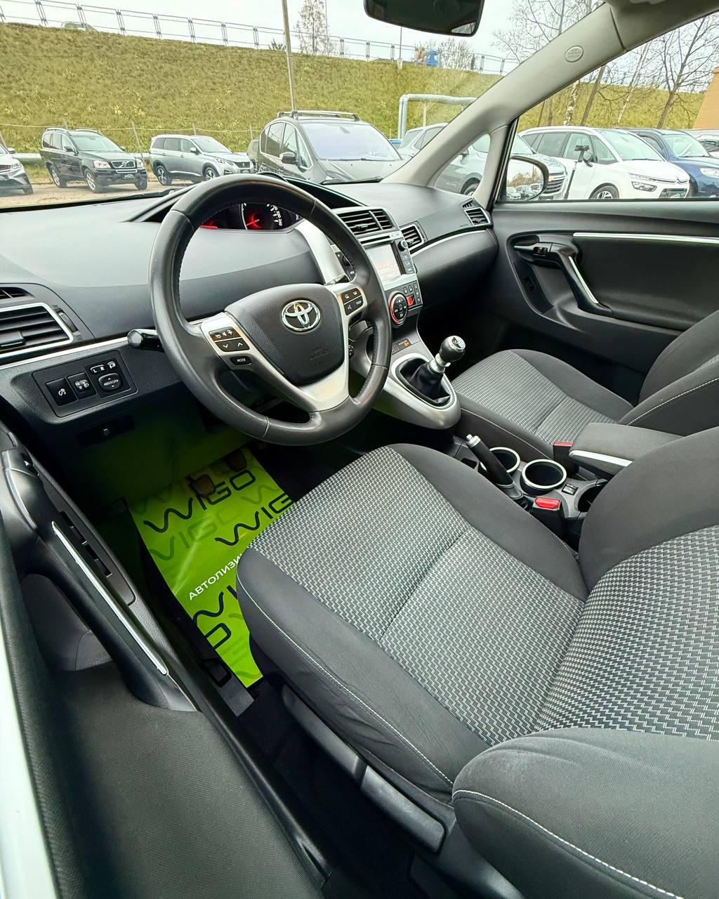 Toyota Verso I · Рестайлинг , 2014 г., механика, дизель - фото 10