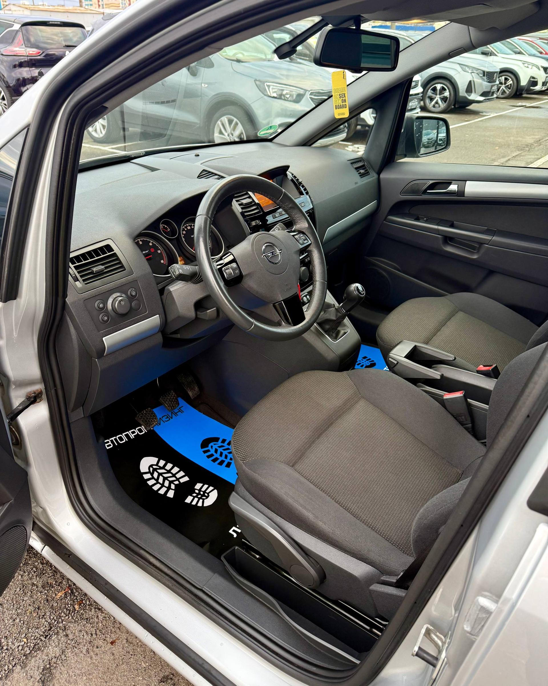 Opel Zafira B · Рестайлинг , 2013 г., механика, дизель - фото 10