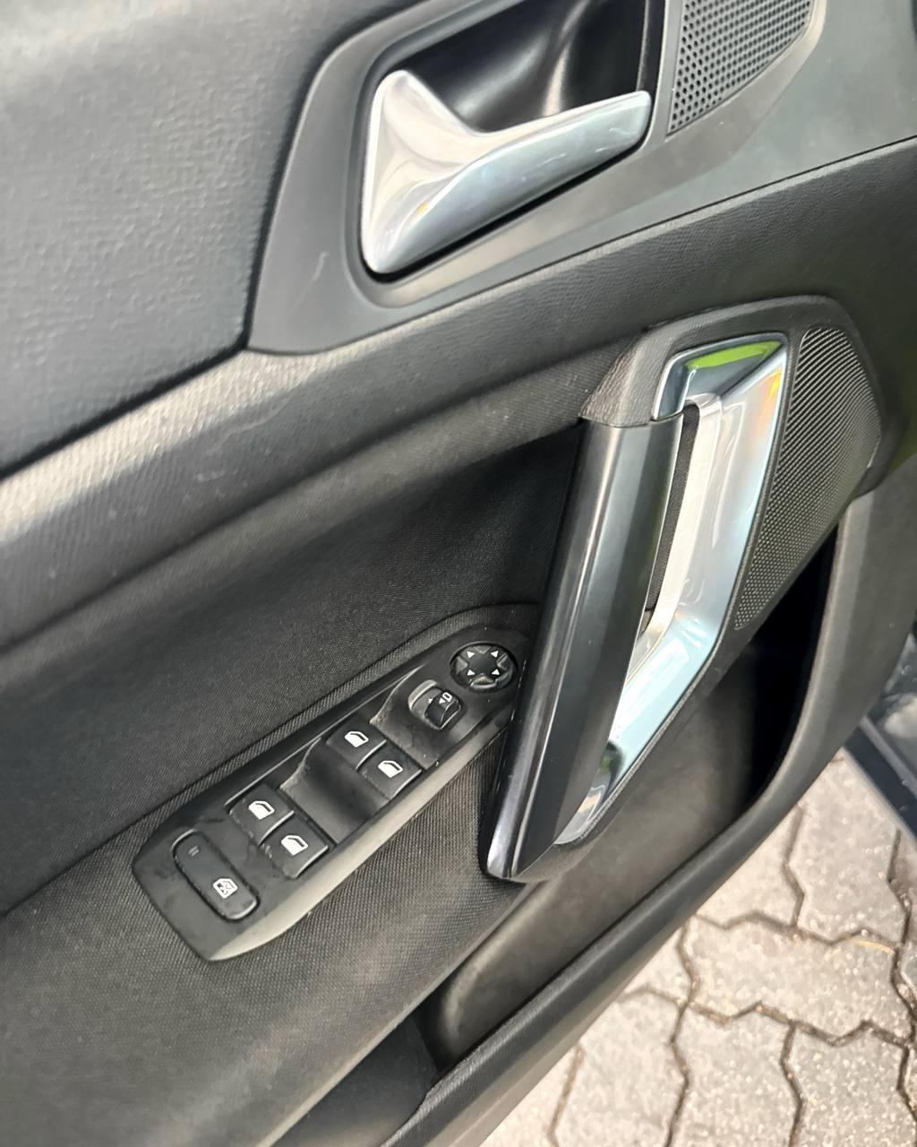 Peugeot 308 T9 · Рестайлинг , 2019 г., механика, дизель - фото 9