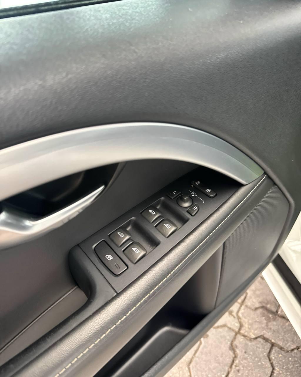 Volvo V70 III · Рестайлинг , 2014 г., механика, дизель - фото 9