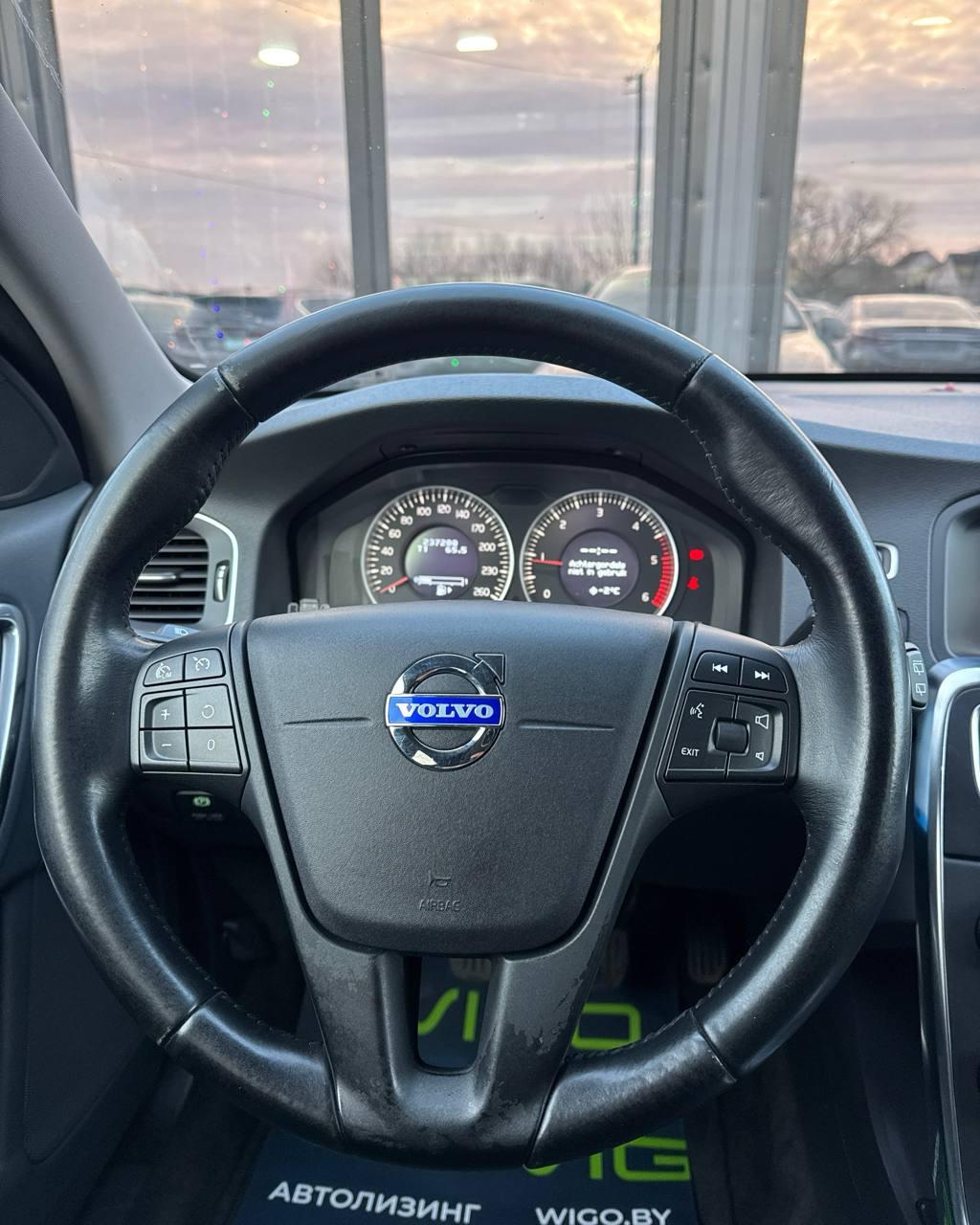 Volvo V60 I , 2012 г., механика, дизель - фото 15