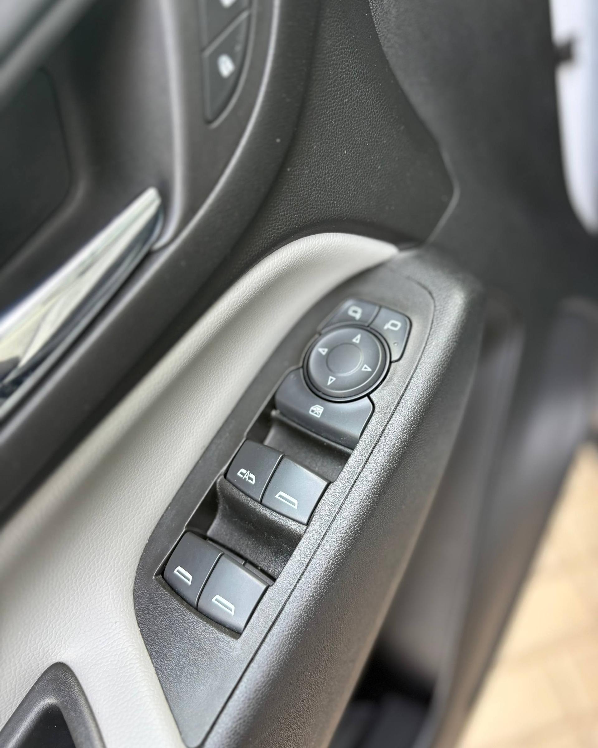 Chevrolet Equinox III · Рестайлинг , 2022 г., автомат, бензин - фото 18