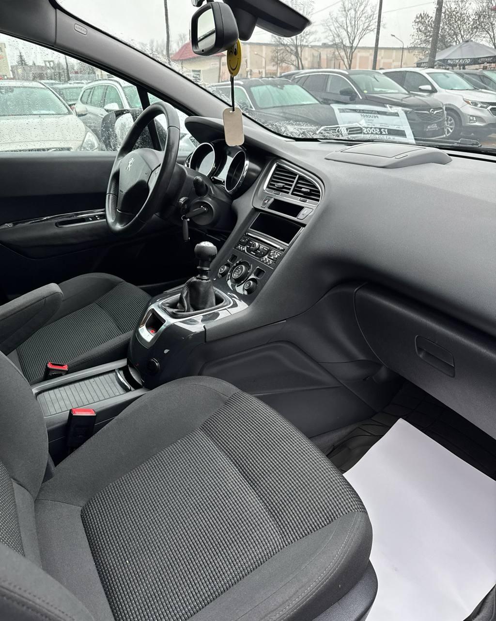 Peugeot 5008 I · Рестайлинг , 2014 г., механика, дизель - фото 13