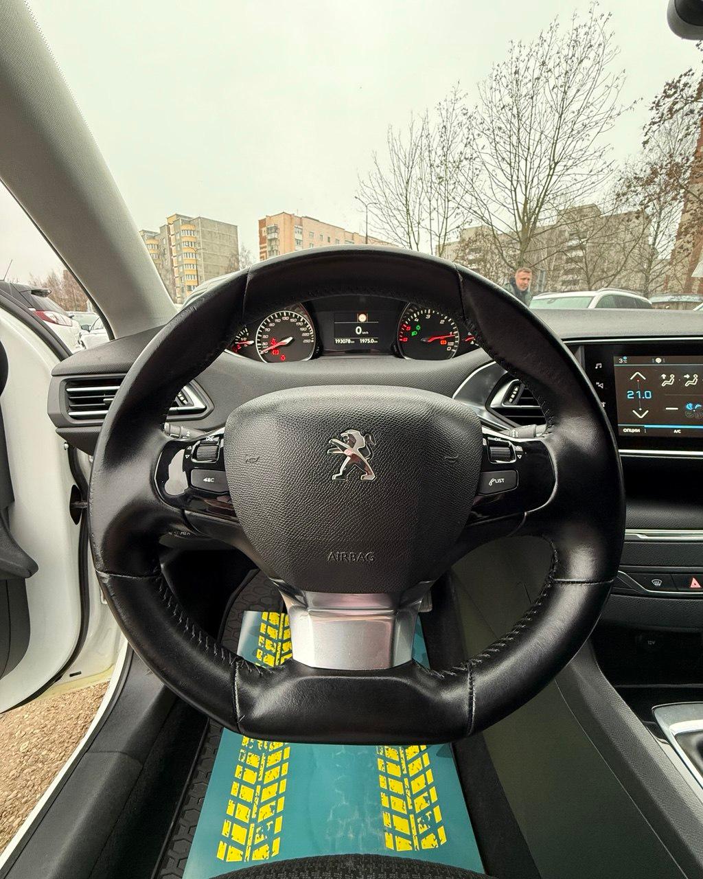 Peugeot 308 T9 · Рестайлинг , 2018 г., механика, дизель - фото 11