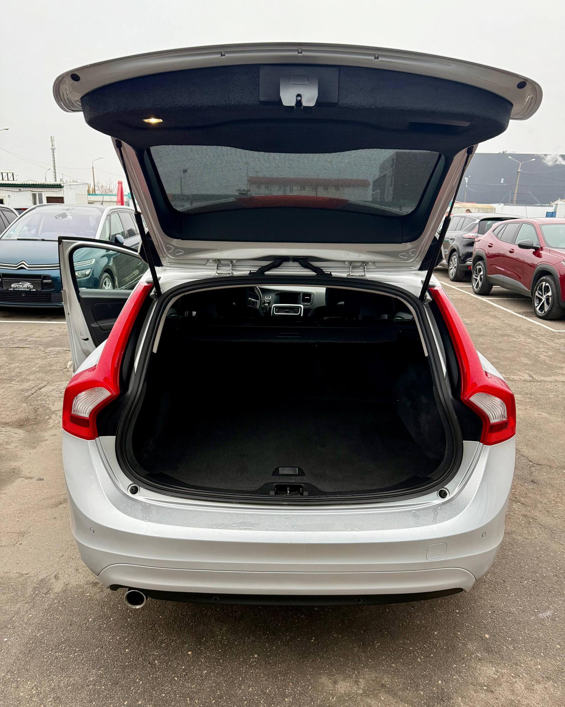 Volvo V60 I · Рестайлинг , 2013 г., механика, дизель - фото 15