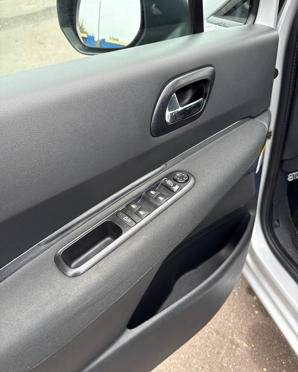 Peugeot 5008 I · Рестайлинг , 2014 г., механика, дизель - фото 9